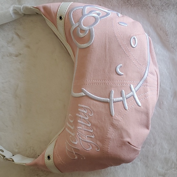 Adorable Bag! 🎀 - Picture 2 of 4